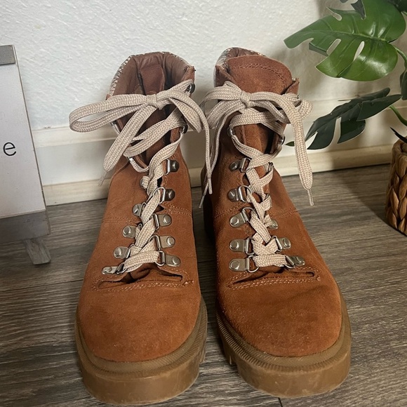 Dolce Vita Rubi Boots in cognac and (faux) snakeskin. Size 7.5 - Picture 4 of 12